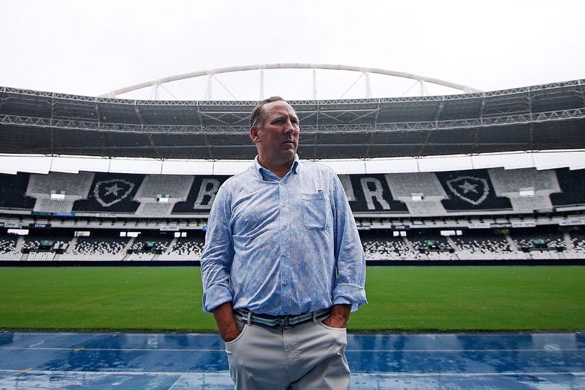 Crystal Palace confirma venda das ações de John Textor a empresário dono de franquia da NFL