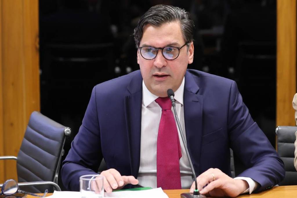 Deputado envia R$ 5,7 mi a hospital que contrata parentes – 22/06/2025 – Poder