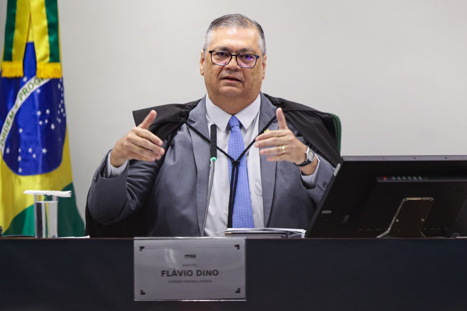 Dino defende competência do STF para julgar emendas: “Não há usurpação da atribuição de Poderes”
