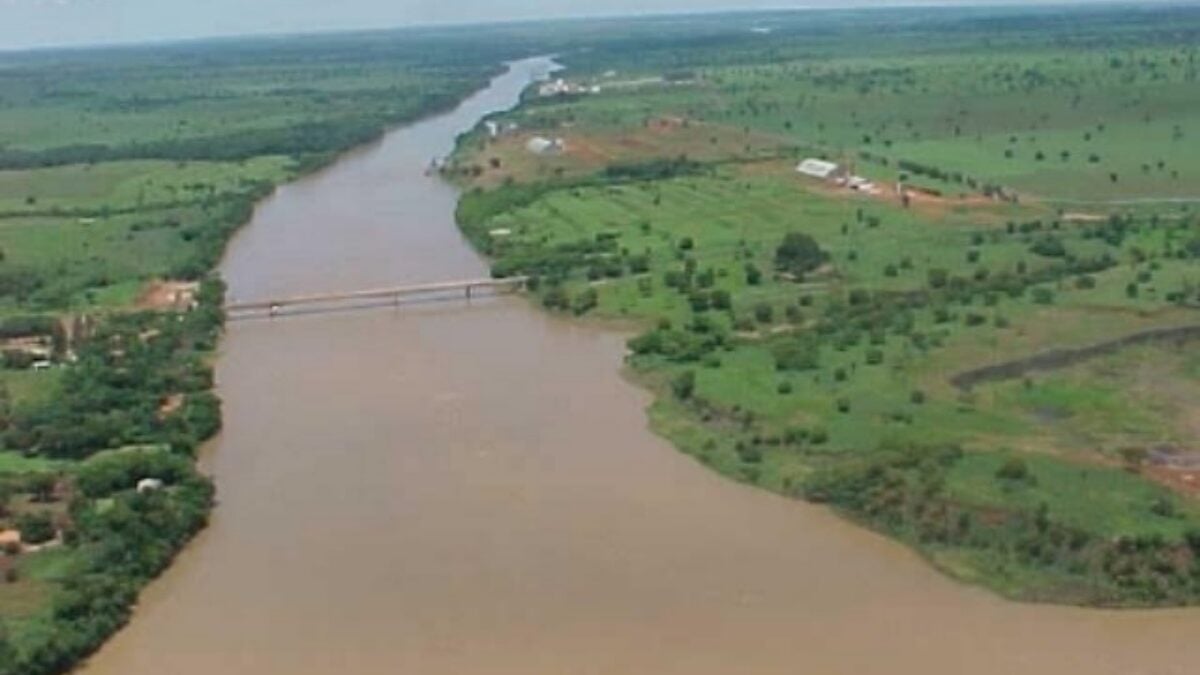 Empresário desaparece após cair no Rio Paranaíba, em Goiás