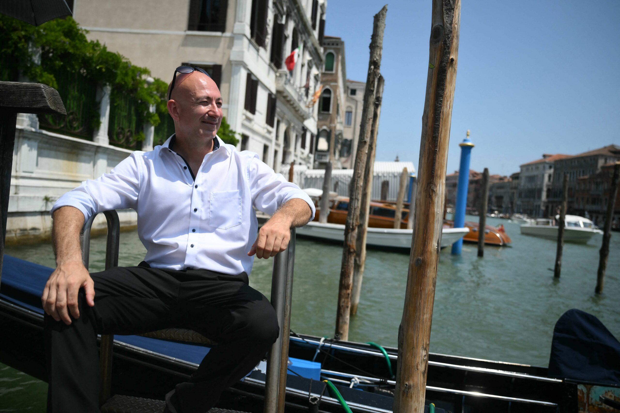 FOTOS: sósia de Jeff Bezos confunde turistas em Veneza às vésperas do casamento do 'verdadeiro' dono da Amazon