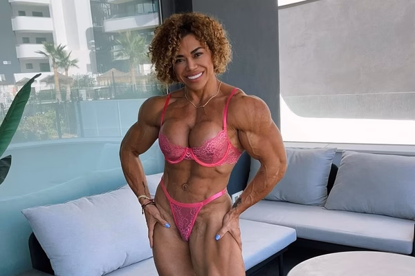 Fisiculturista conhecida como Mulher Hulk morre em ataque com martelo