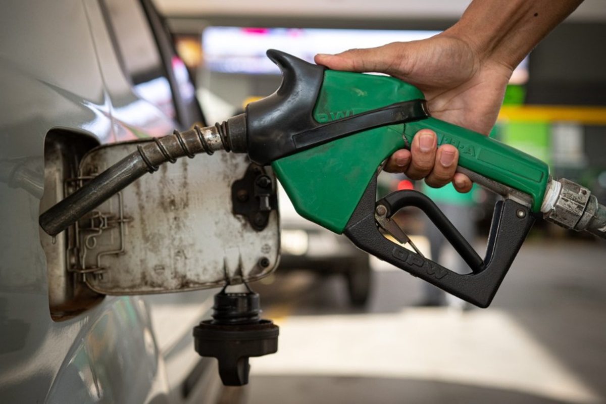 Governo Lula quer ampliar etanol na gasolina para baixar preços