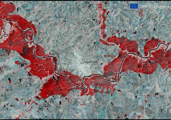 Imagens de satélite mostram extensão dos estragos das enchentes no RS