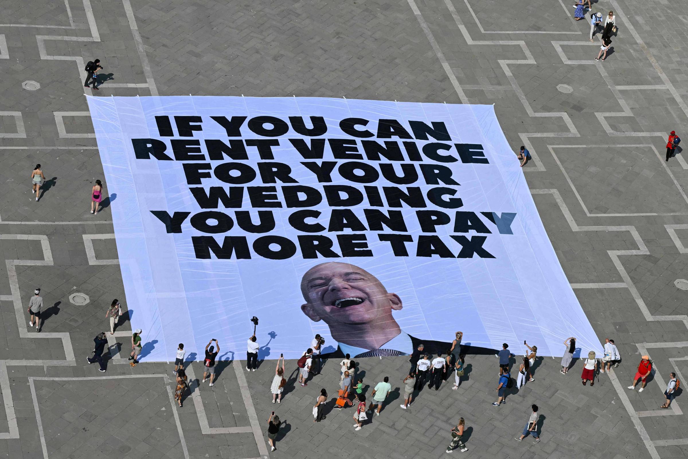 Jeff Bezos: Greenpeace protesta contra casamento em Veneza – 23/06/2025 – Tec