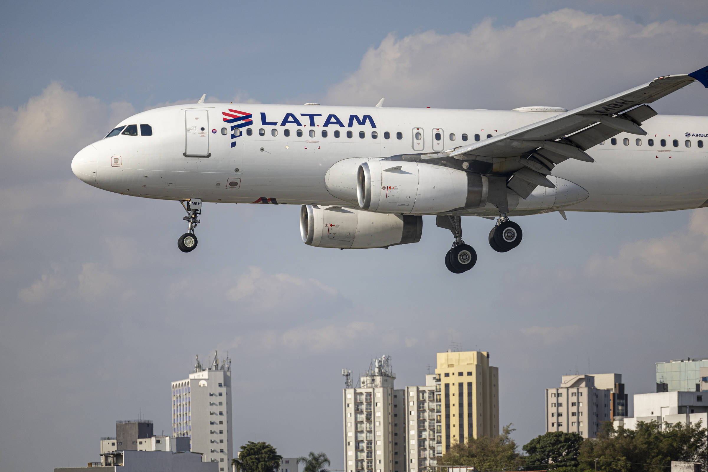 Latam é eleita melhor companhia aérea por paulistanos – 25/06/2025 – Turismo