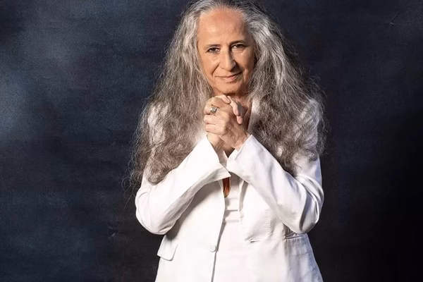 Maria Bethânia revela que o pai ganhou prêmio da loteria