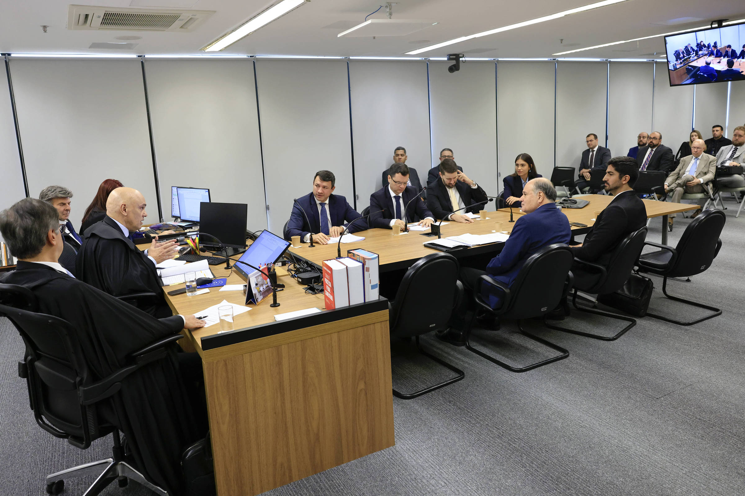 Moraes ignora regra e expõe contradições com veto no STF – 25/06/2025 – Poder
