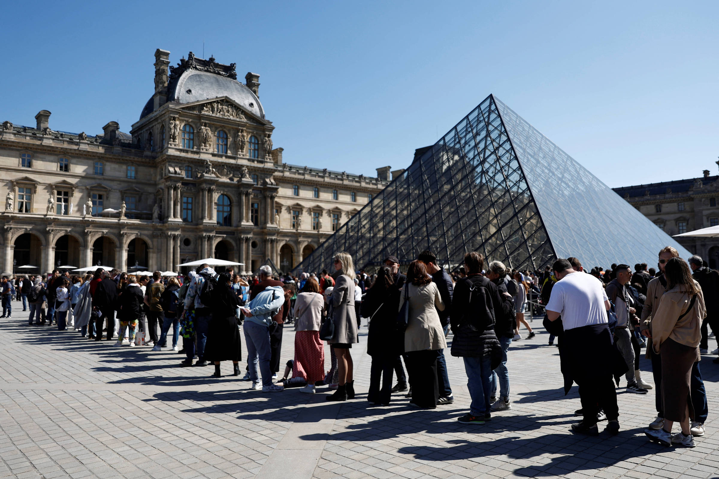 Museu do Louvre fica fechado após greve de trabalhadores – 16/06/2025 – Turismo