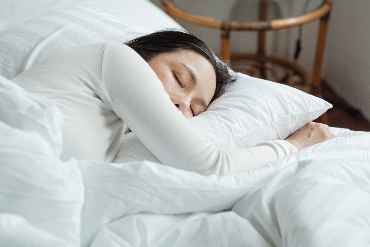 Noites mal dormidas no inverno? Veja como melhorar o sono