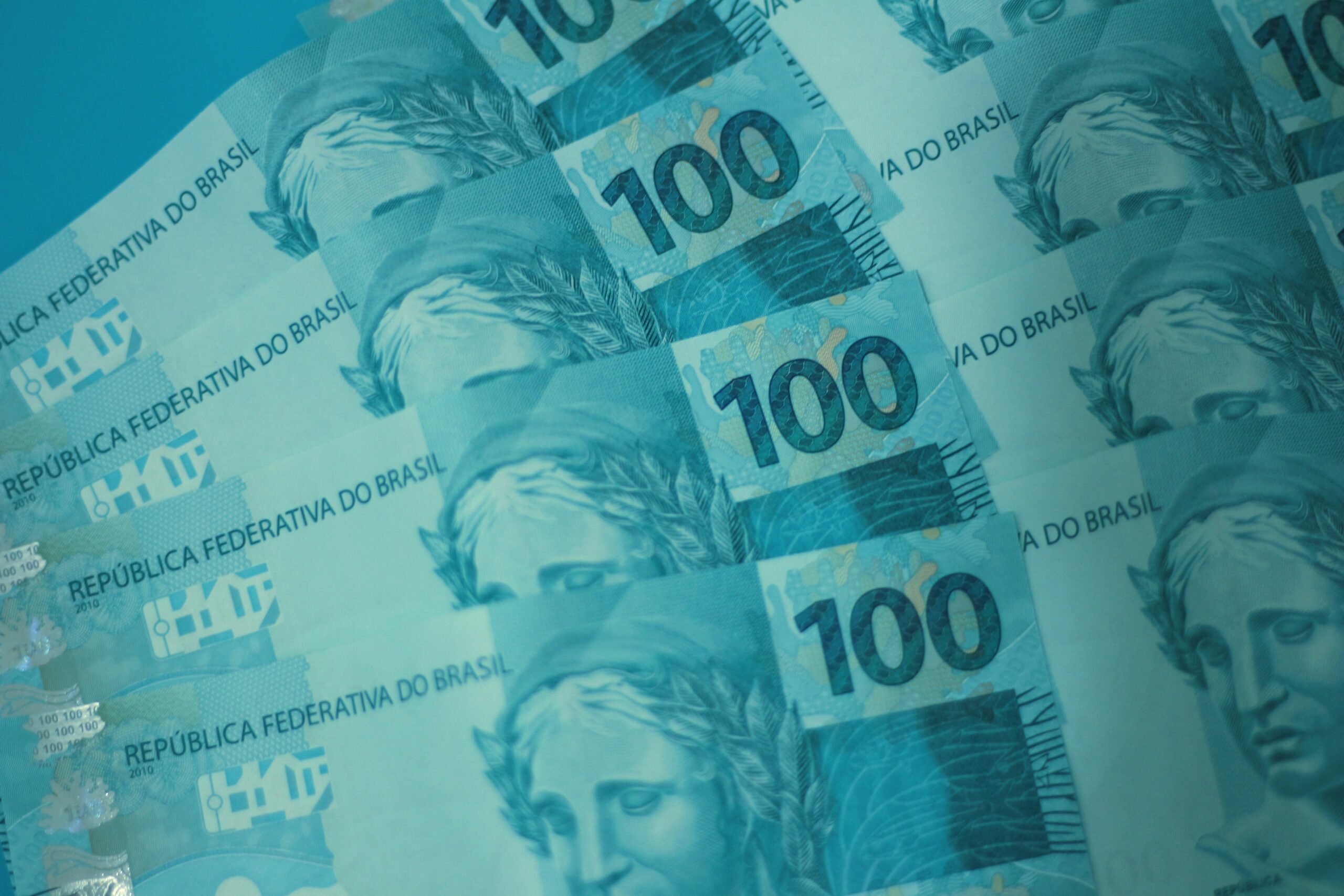 O que é salário-mínimo e quanto deveria ser o do Brasil em 2025?