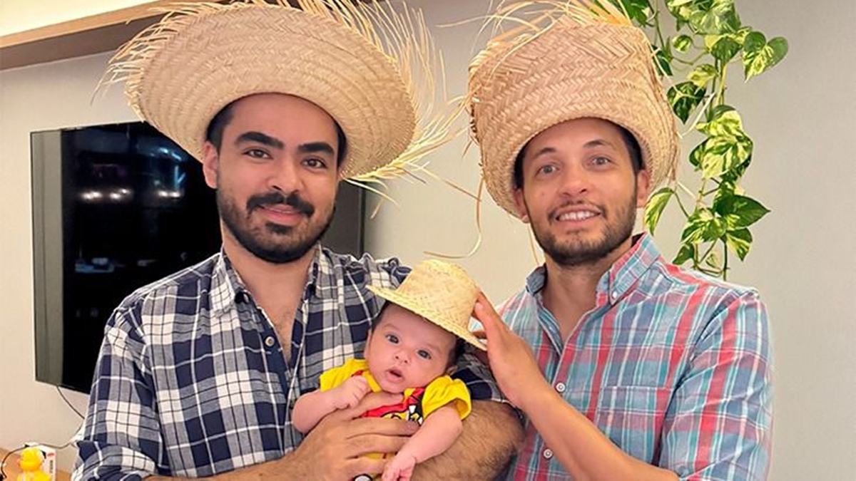 Pais em união homoafetiva com licença-paternidade do TJGO torcem por extensão à iniciativa privada