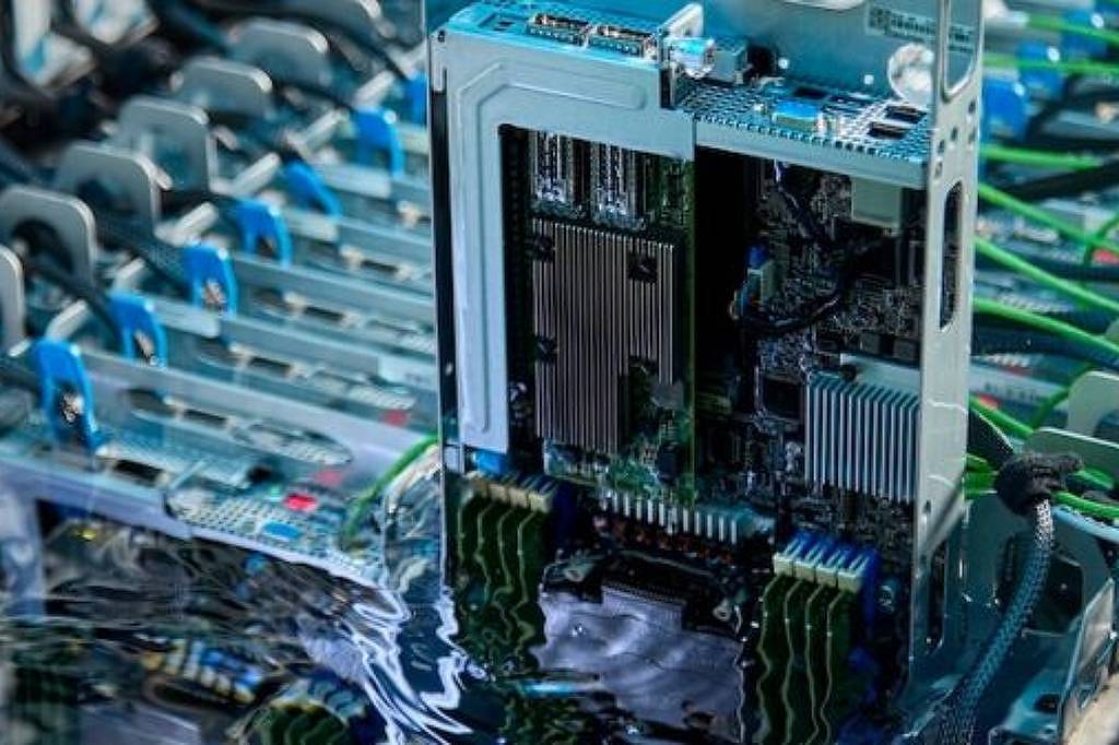 Startup quer resfriar servidores imergindo-os em líquido – 20/06/2025 – Tec