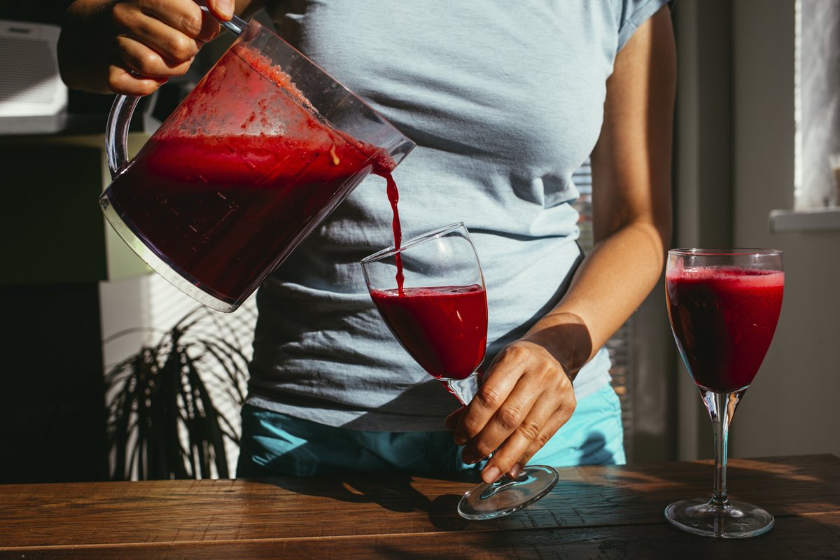 Suco de melancia com beterraba: entenda benefícios e riscos da bebida