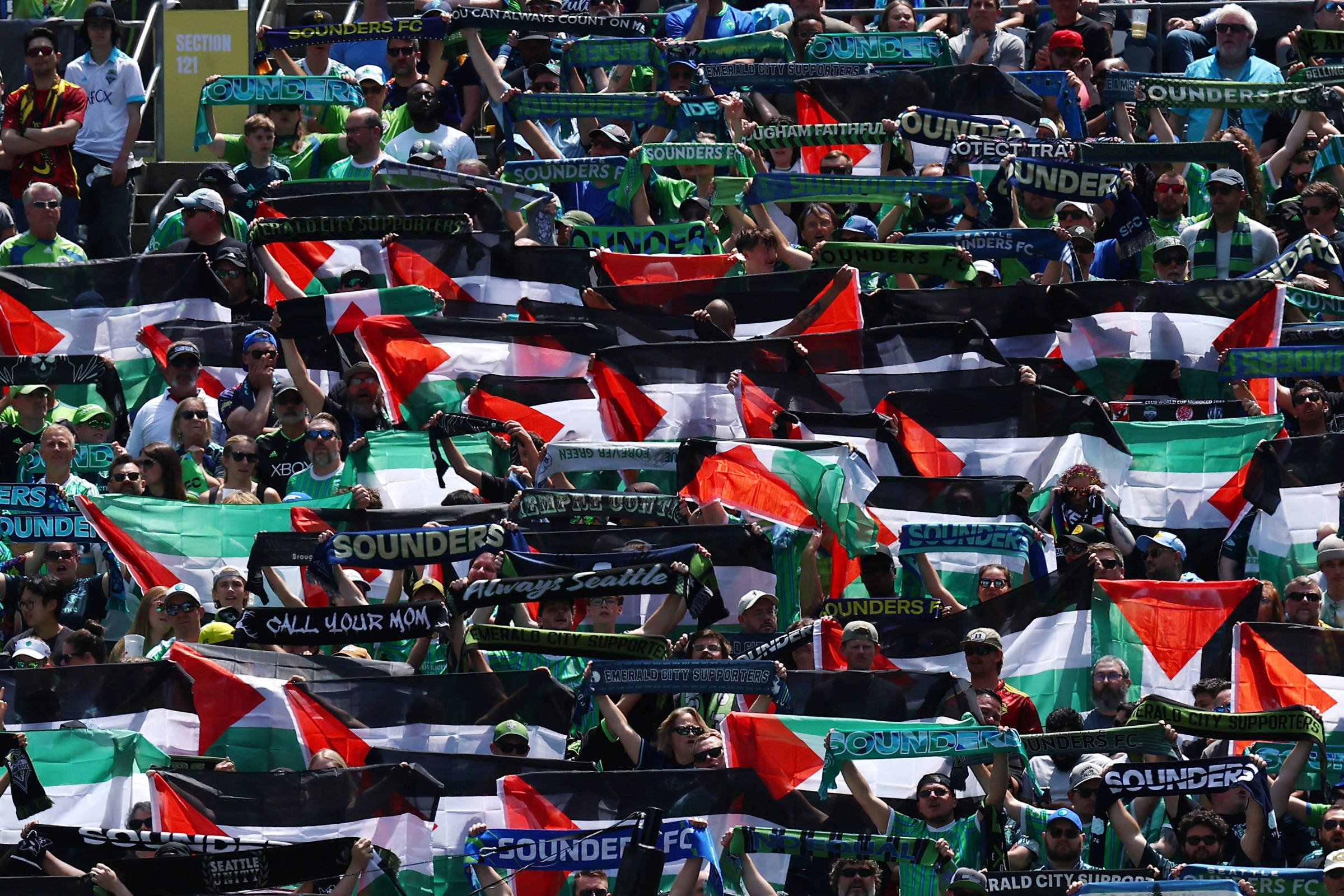 Torcida do Seattle Sounders exibe bandeiras da Palestina – 23/06/2025 – Esporte