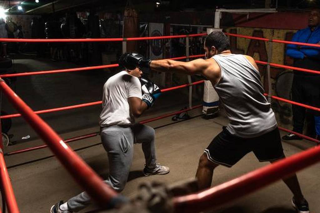 Academias de boxe resistem debaixo de viadutos em SP – 21/07/2025 – Esporte