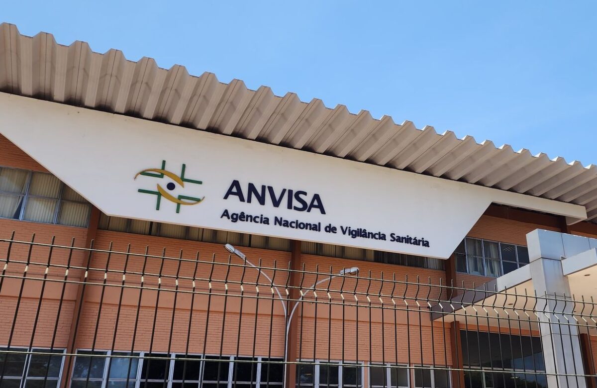 Anvisa proíbe comercialização de medicamentos e complemento alimentar