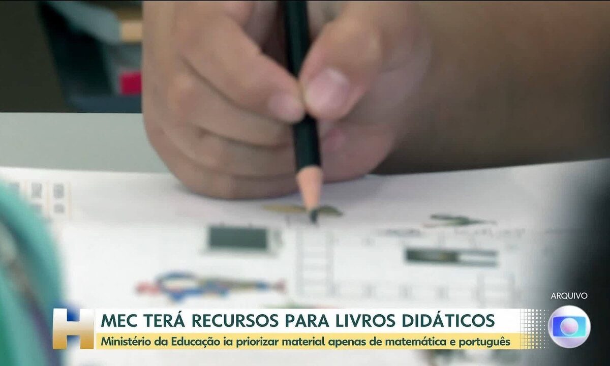 Após anunciar compra escalonada de livros, MEC consegue verba para material didático de 2026