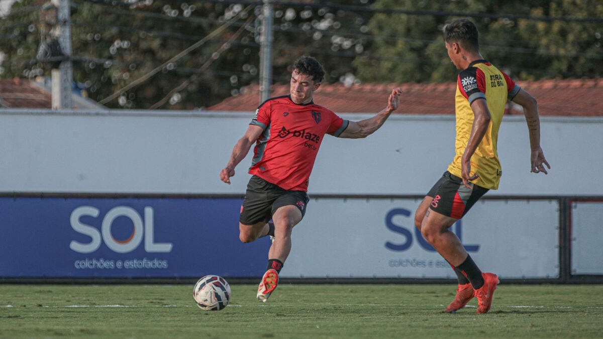 Atlético anuncia a contratação do atacante uruguaio Luciano Cosentino