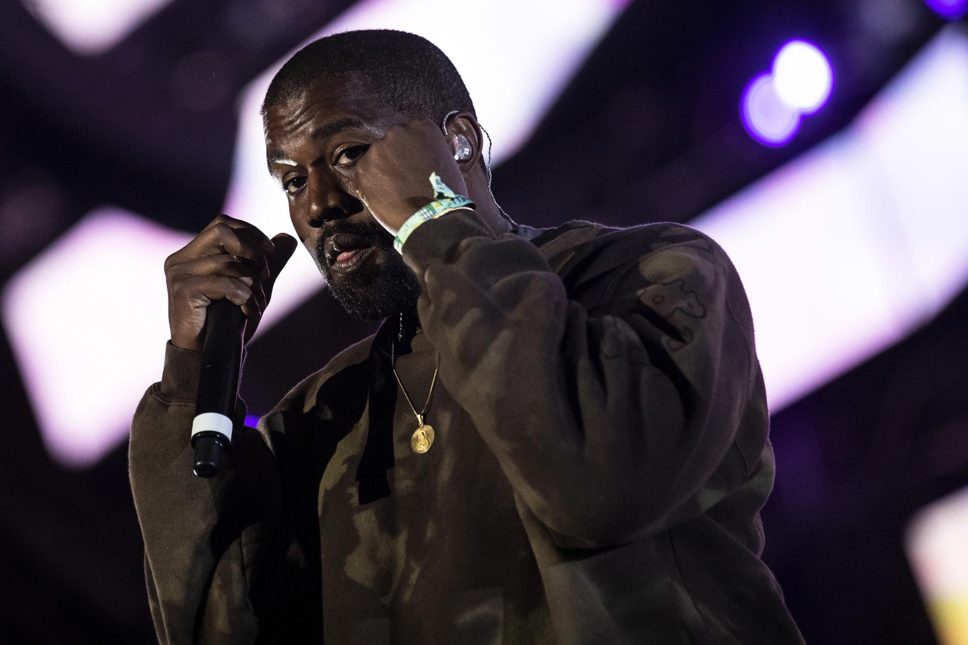 Austrália revoga visto de Kanye West por canção sobre nazismo