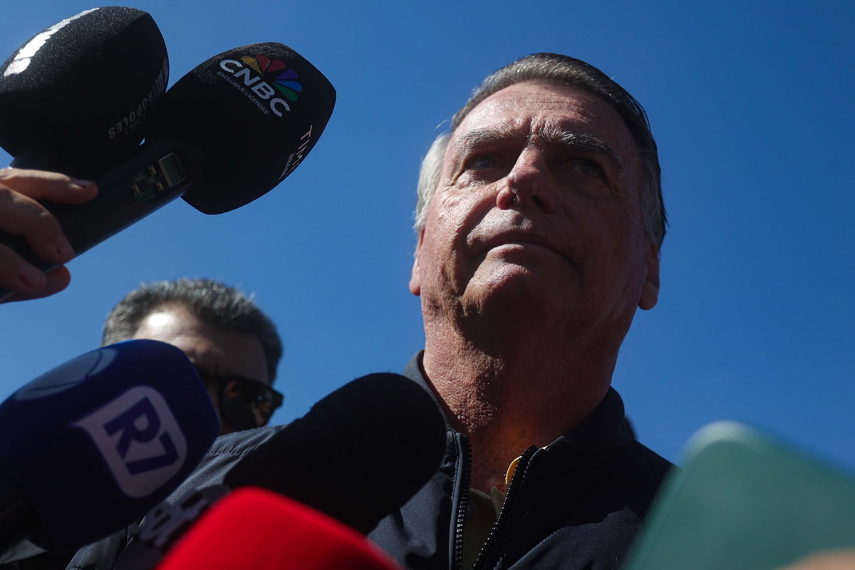 Bolsonaro promete silêncio até resposta de Moraes sobre cautelares