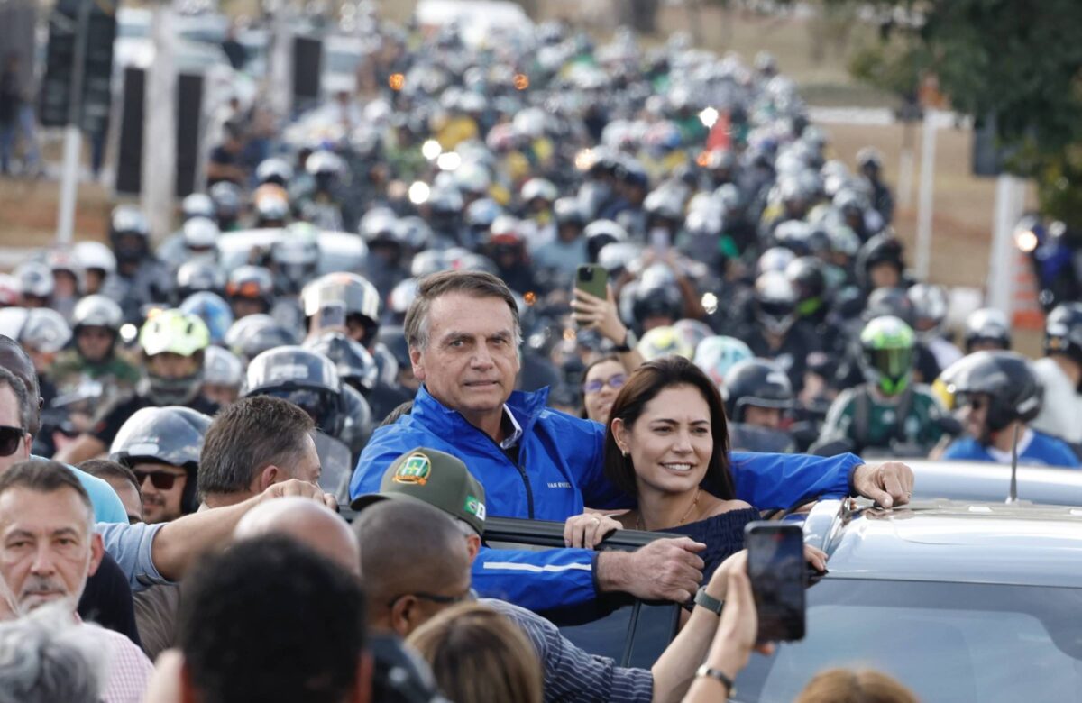 Bolsonaro puxa motociata em carro de som, mas não discursa – 29/07/2025 – Poder