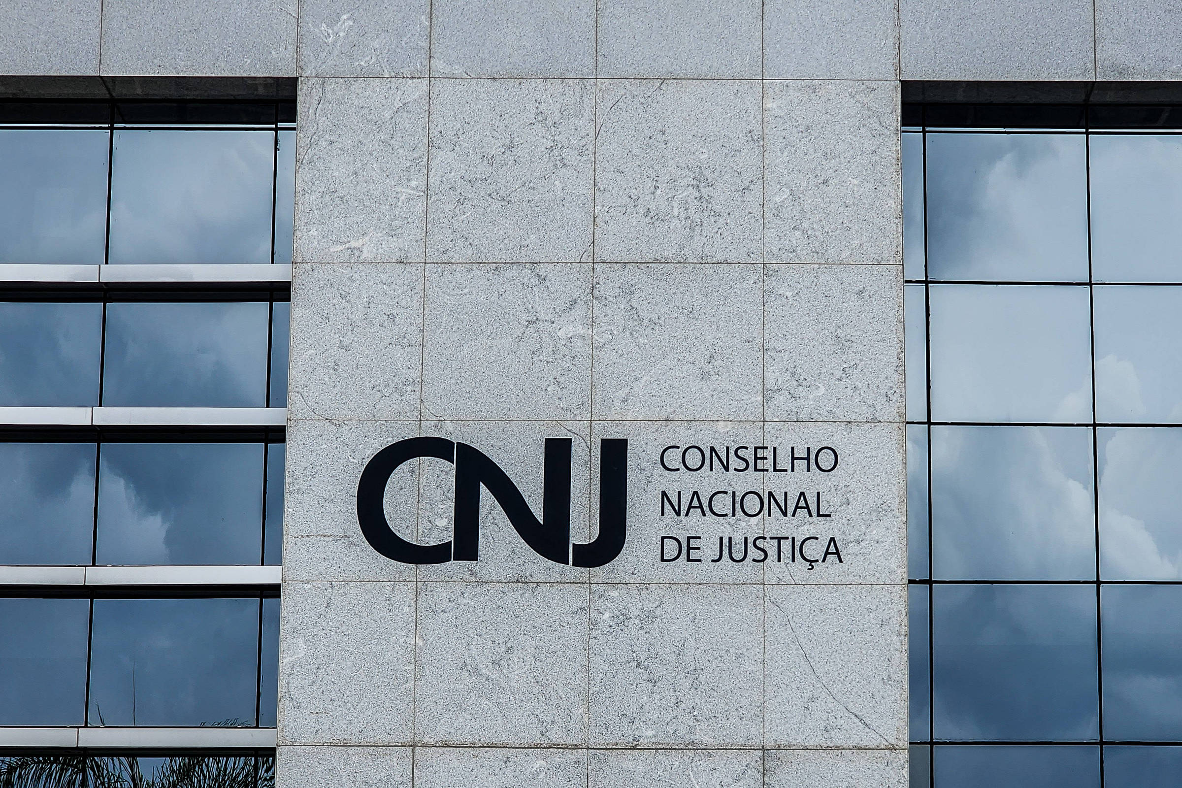 CNJ infla quadro de juízes e paga R$ 3 mi em penduricalhos – 06/07/2025 – Poder