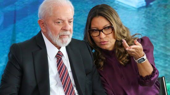 “Cadê meus vira-latas?”, diz Janja após pergunta de jornalistas a Lula sobre Trump