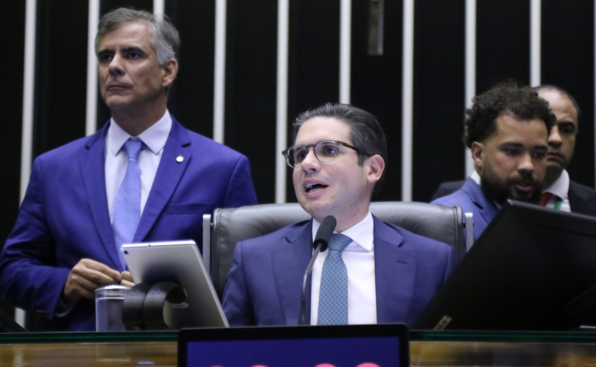 Câmara aprova PEC que tira precatórios do limite de gastos de 2026