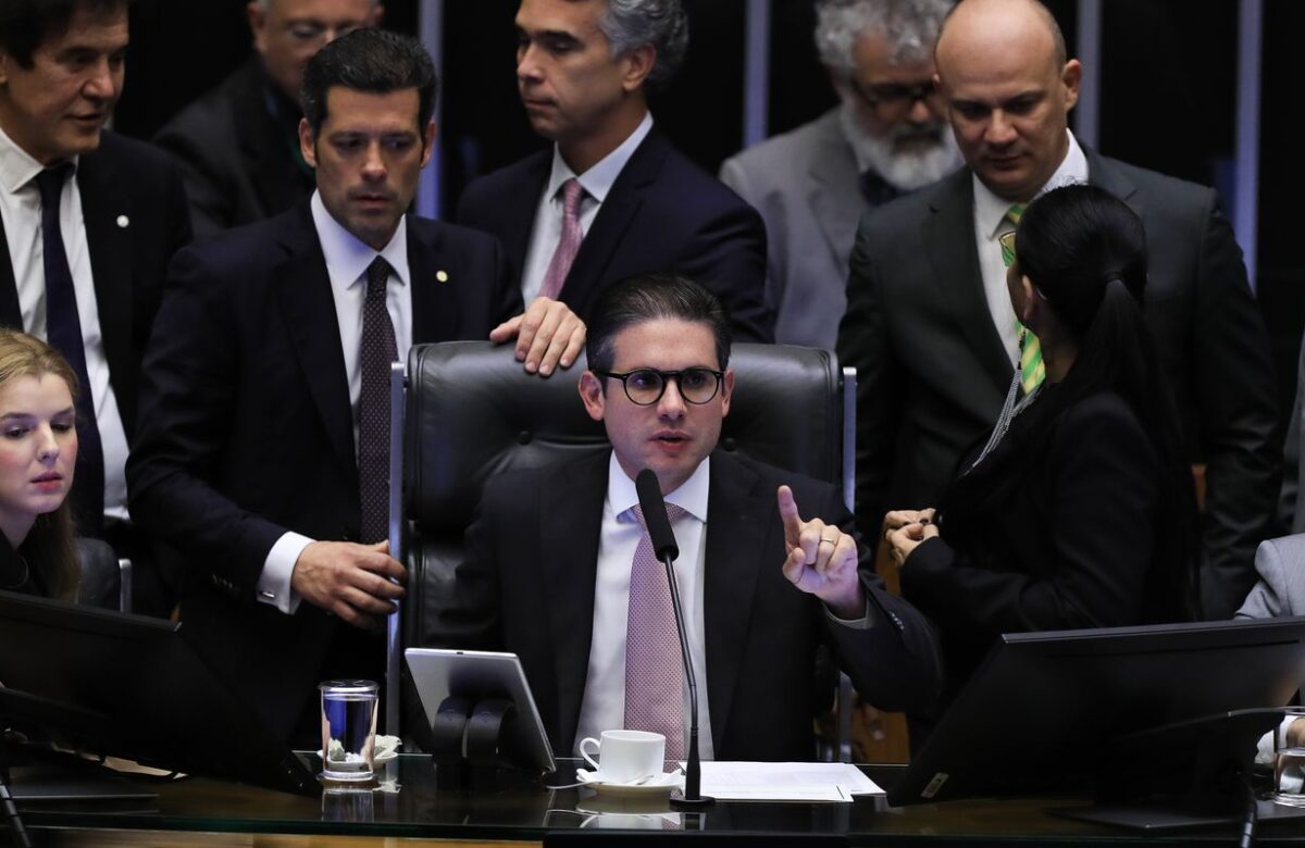 Câmara aprova urgência para proposta que reduz benefícios fiscais