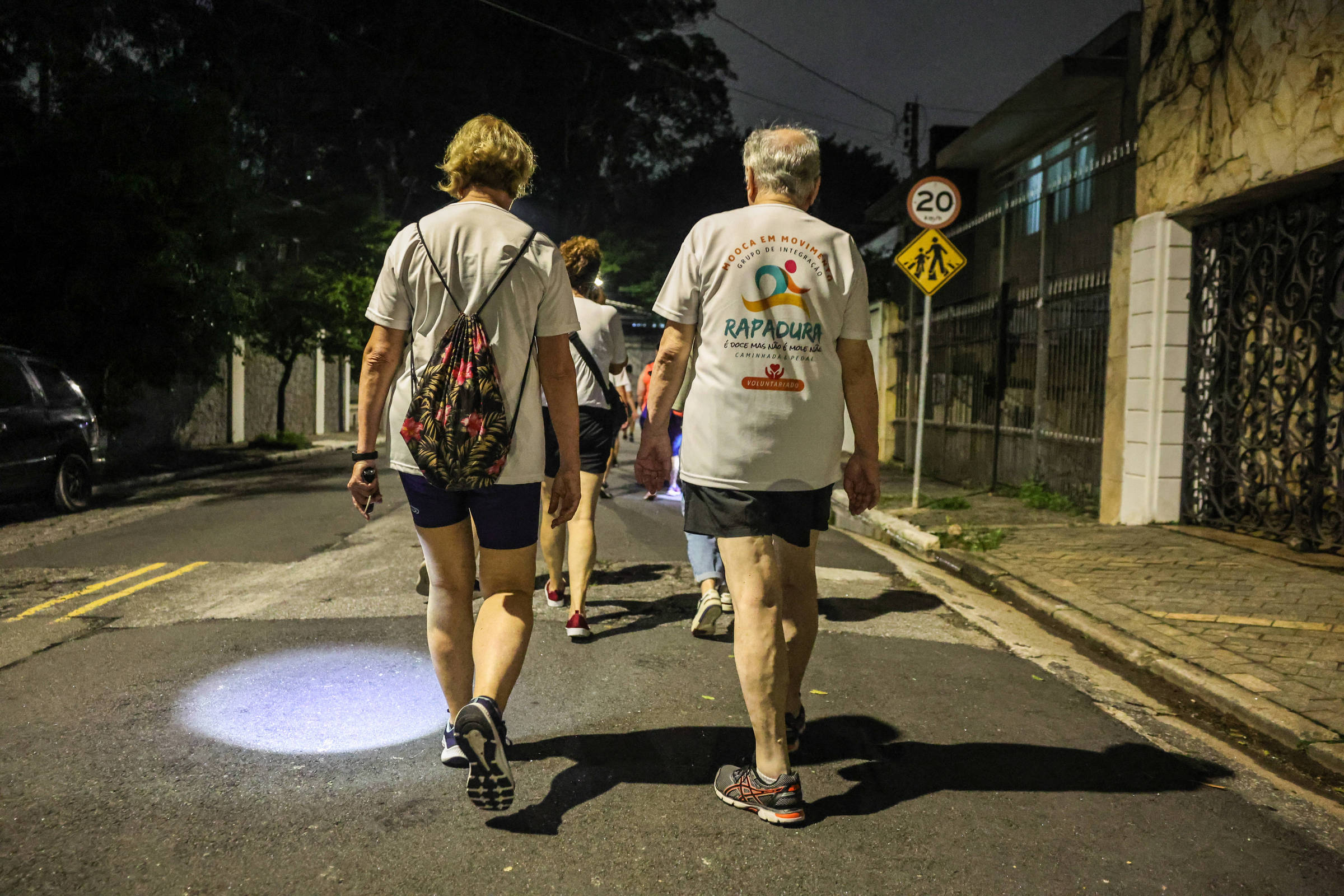 Caminhar 7.000 passos ao dia reduz o risco de câncer – 11/07/2025 – Equilíbrio
