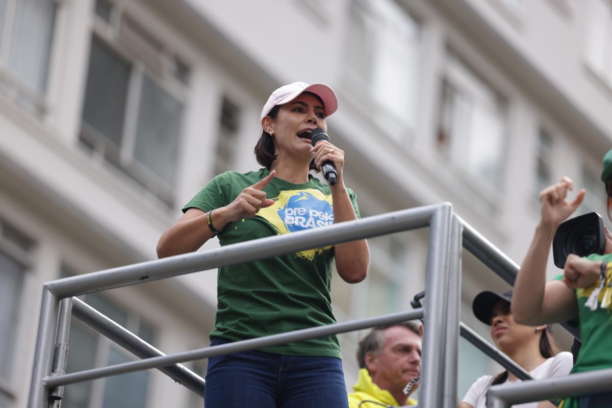 Com Bolsonaro sob pressão, PL se divide sobre liderança de Michelle