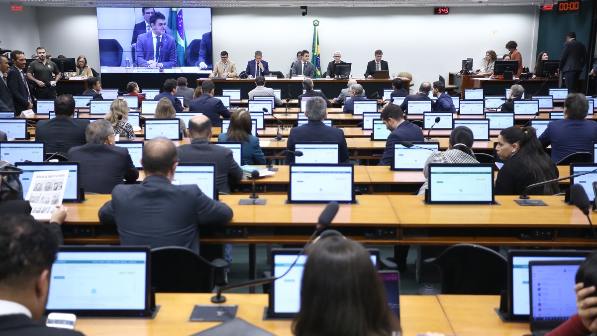 Comissão aprova texto-base da isenção do Imposto de Renda até R$ 5 mil