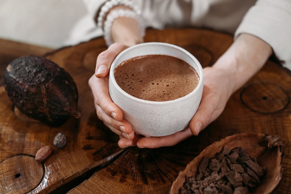 Confira 5 benefícios do chocolate quente para a saúde