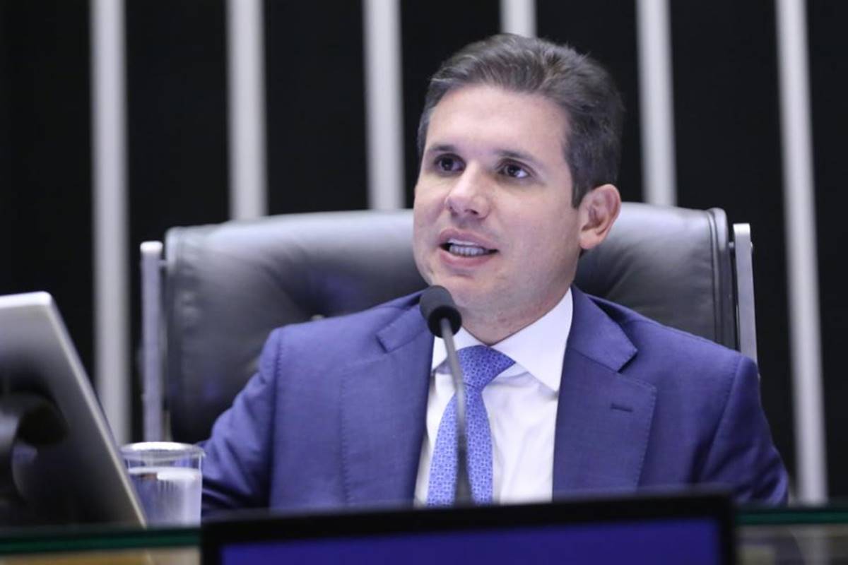 Congresso defende resolver IOF sem aumento de alíquota, diz Motta