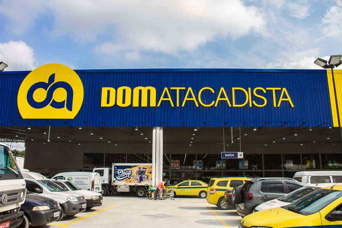 Dom Atacadista abre vagas para Operador de Caixa, Operador de Loja, Auxiliar de Perecíveis, Auxiliar de Hortifruti e Fiscal de Loja em Nova Iguaçu RJ; saiba onde comparecer