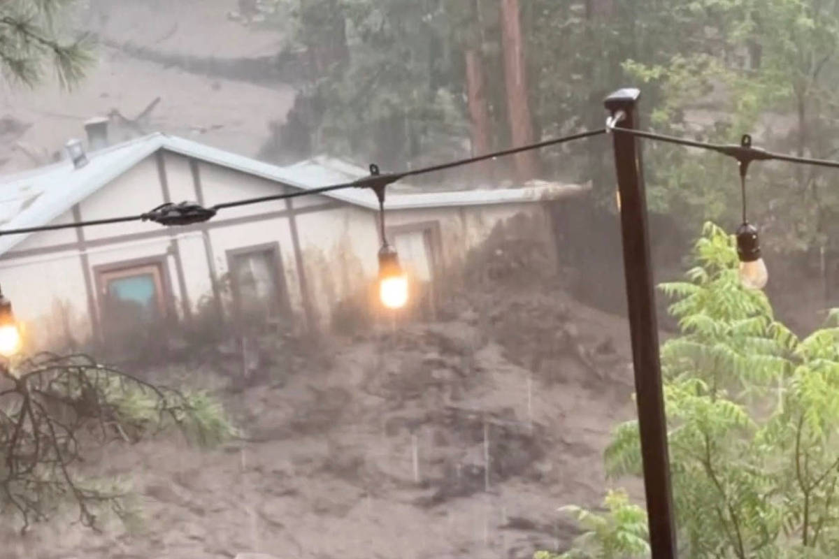 EUA: Enchente no Novo México arrasta casa; veja vídeo – 09/07/2025 – Mundo
