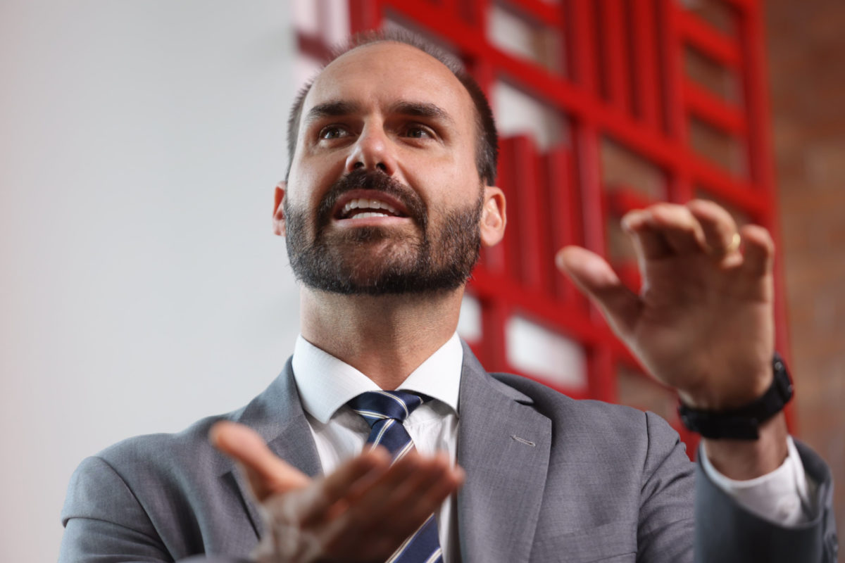 Eduardo Bolsonaro diz que Trump não ofereceu asilo ao pai