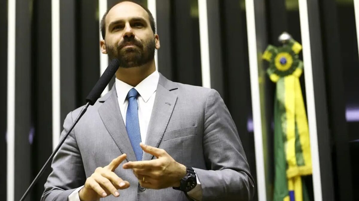 Eduardo Bolsonaro encerra licença e pode ser alvo de cassação