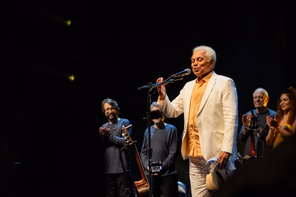 Entenda a causa da internação de Paulinho da Viola aos 82 anos