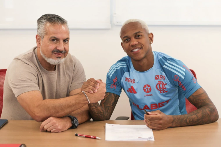 Flamengo reajusta salário de Wallace Yan, revelação do time na temporada