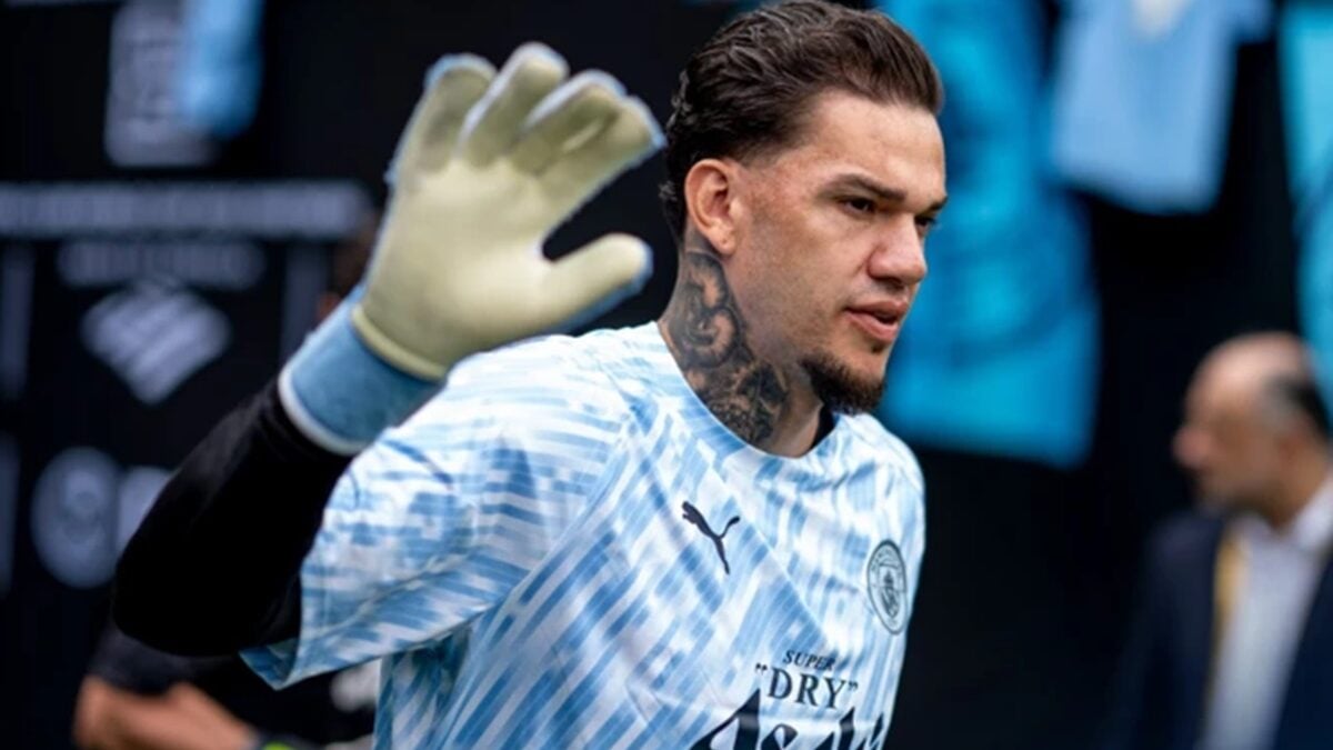 Galatasaray faz oferta de R$ 19 milhões por Ederson, do Manchester City, diz jornal