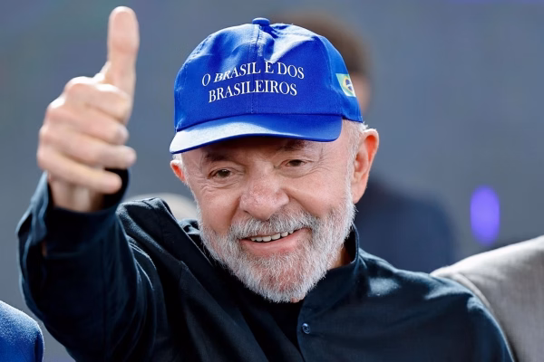 Governo recorre ao patriotismo para fazer frente às tarifas de Trump