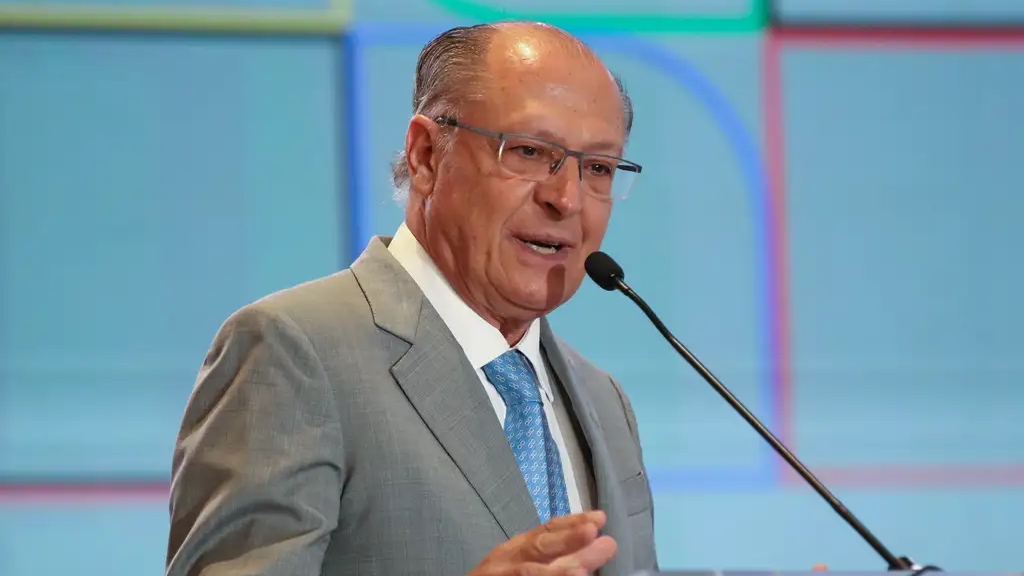 Governo relata a Trump “indignação” com tarifaço e se diz aberto ao diálogo