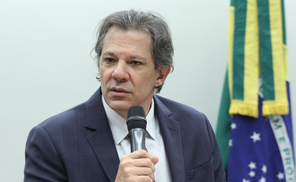 Haddad descarta retaliação imediata aos EUA, mas cobra diálogo