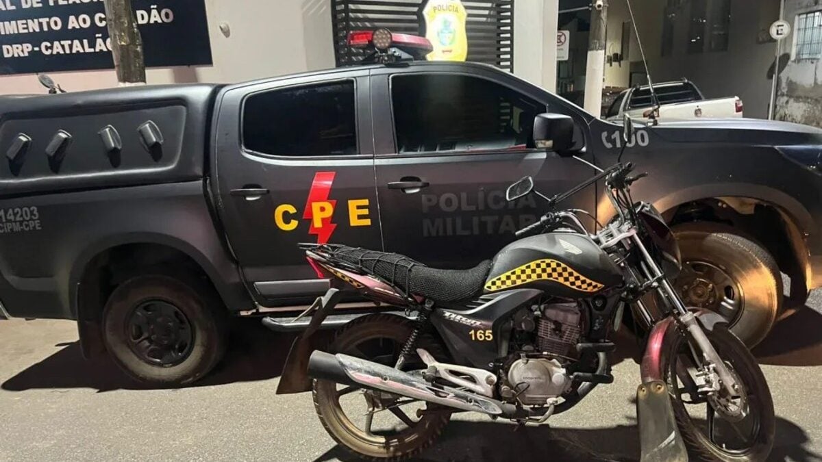 Homem é preso por invadir casa de idoso e roubar moto em Catalão