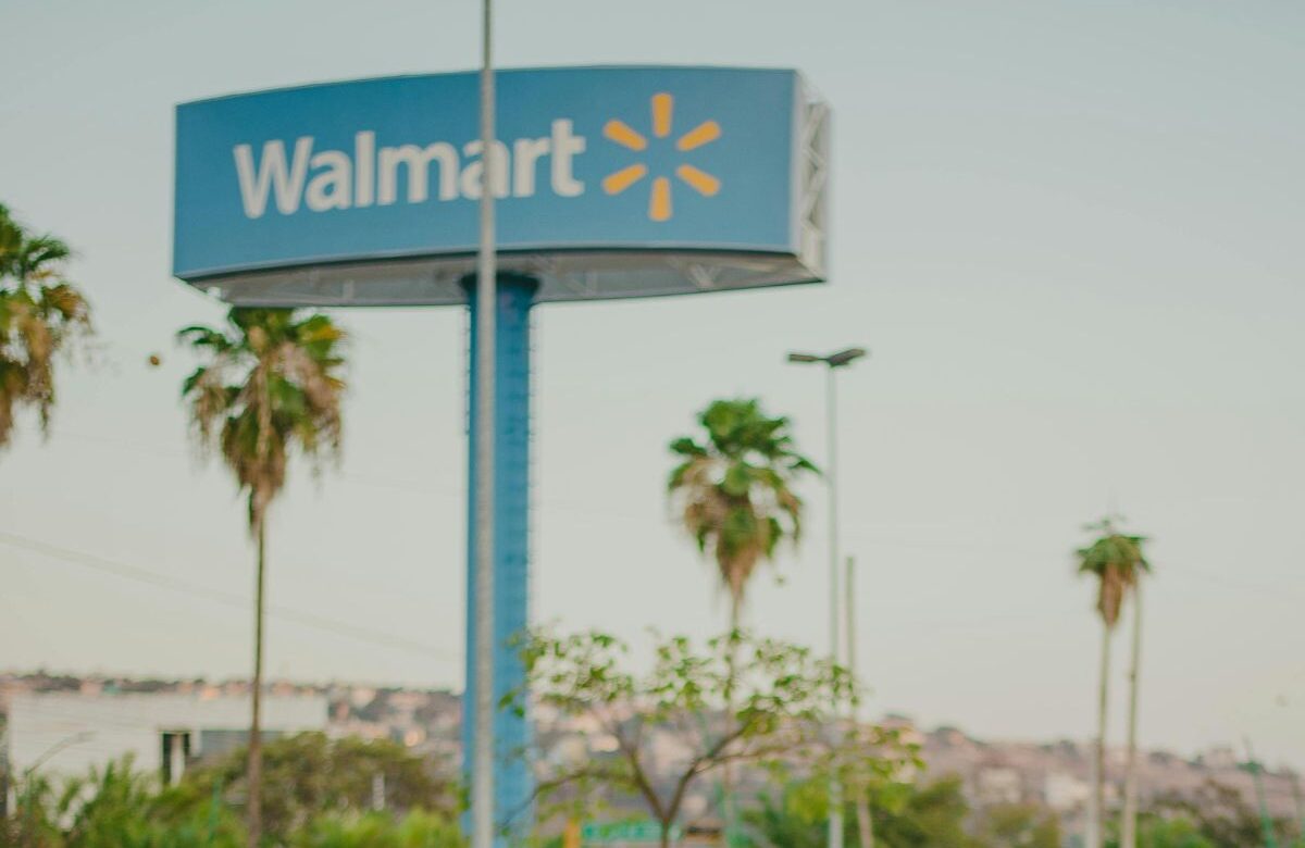 Homem esfaqueia 11 pessoas dentro do Walmart, nos Estados Unidos