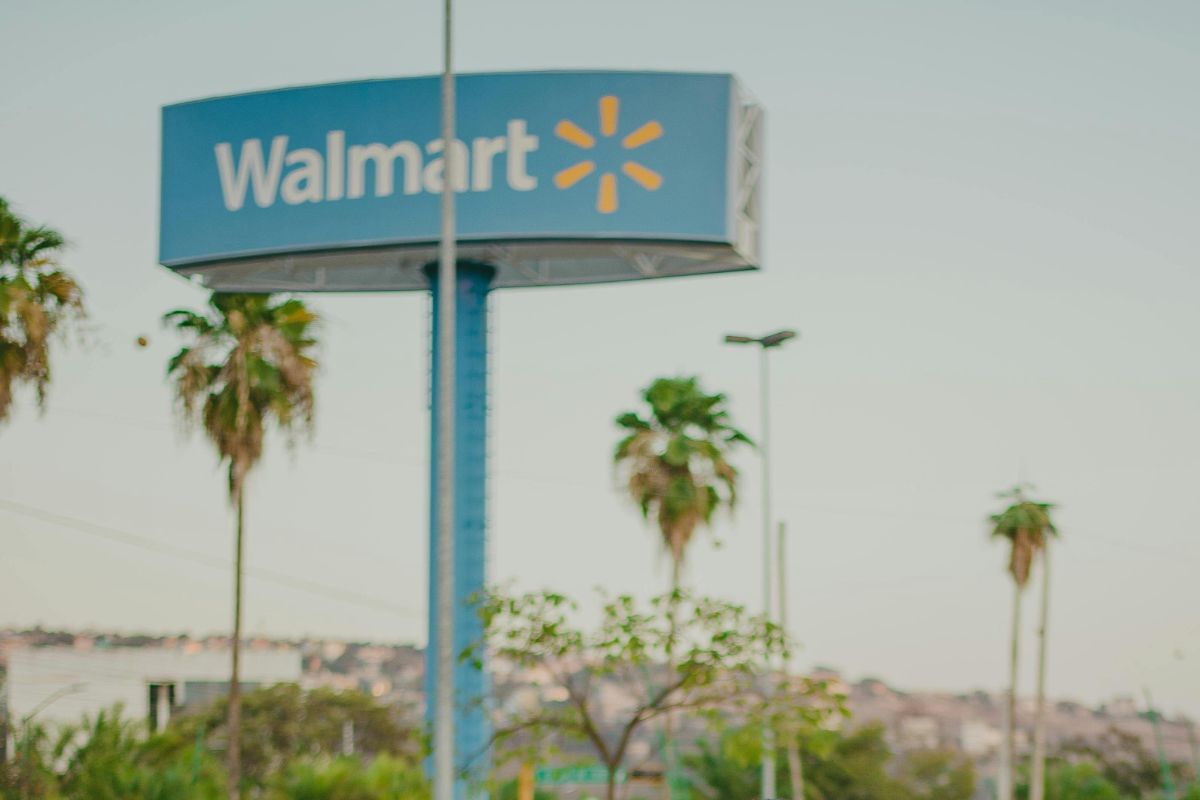 Homem esfaqueia 11 pessoas dentro do Walmart, nos Estados Unidos