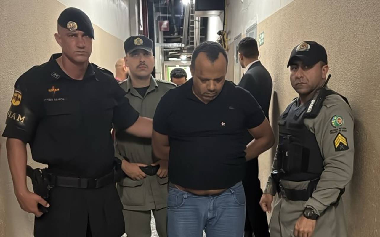 Homem que invadiu shopping com carro é solto e tem CNH suspensa