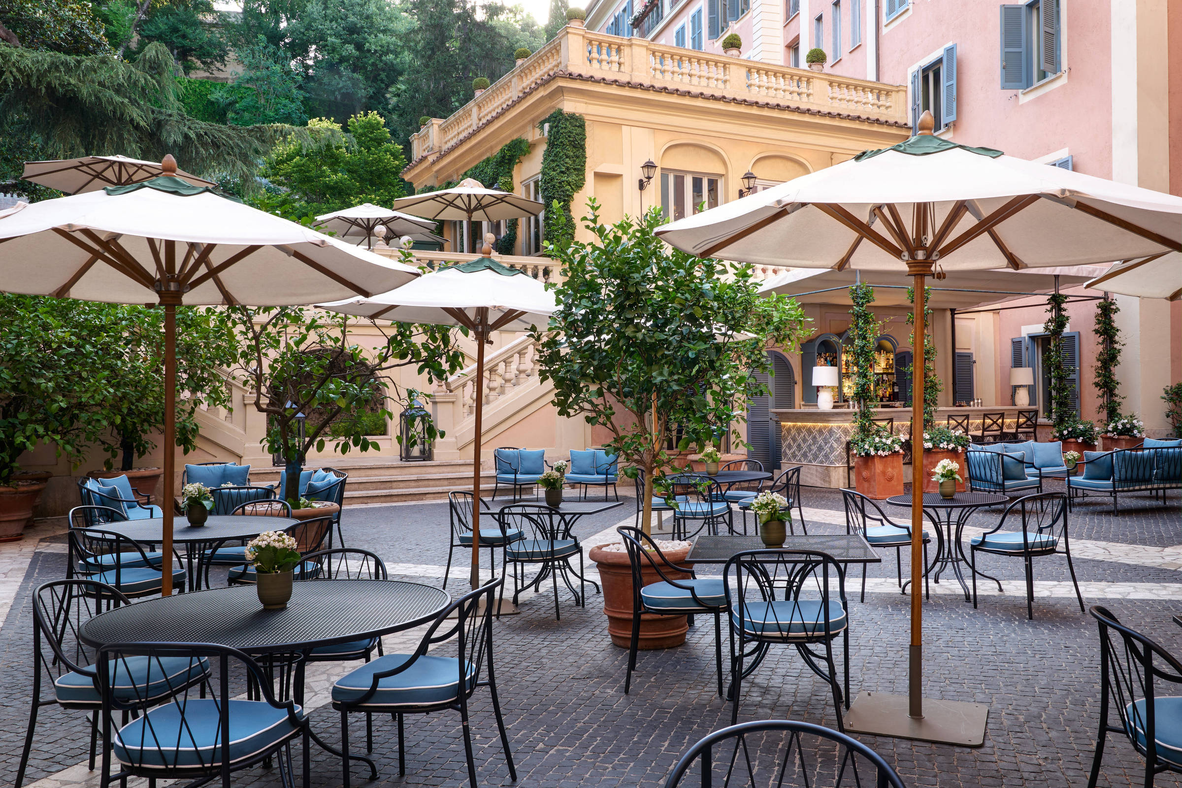 Hotel de Russie, em Roma, serve drinques à beira do jardim – 23/07/2025 – Turismo